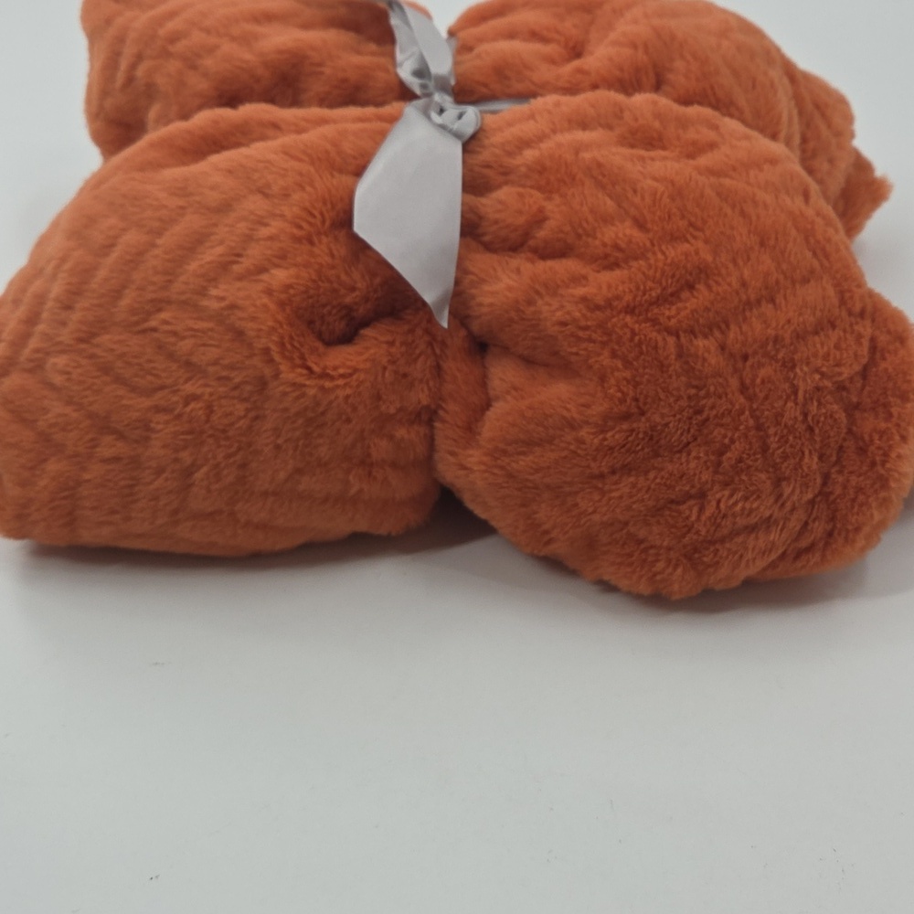 Luxurious Orange "Cathy Spice" Faux Fur Throw Blanket - Picture 14 of 15